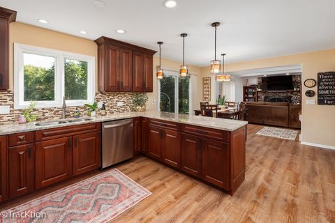 Tiny photo for 23061 N Apple Hill Lane, Lincolnshire, IL 60069 (MLS # 12588833)