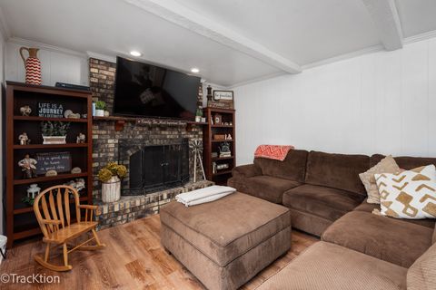 Tiny photo for 23061 N Apple Hill Lane, Lincolnshire, IL 60069 (MLS # 12588833)