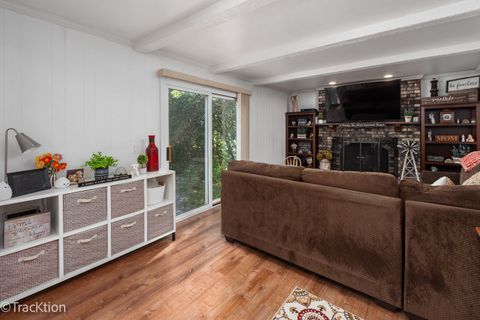 Tiny photo for 23061 N Apple Hill Lane, Lincolnshire, IL 60069 (MLS # 12588833)