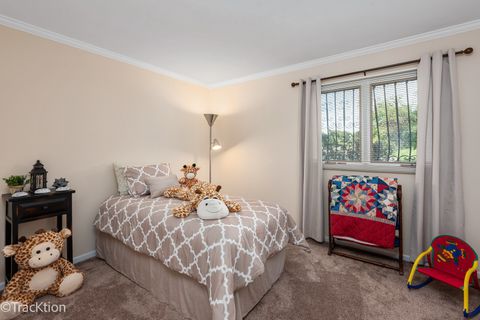 Tiny photo for 23061 N Apple Hill Lane, Lincolnshire, IL 60069 (MLS # 12588833)