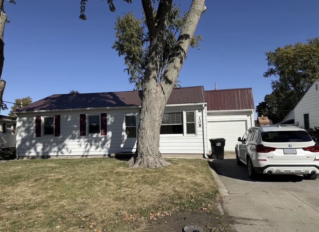 Photo for 108 W Walnut Street, Gibson City, IL 60936 (MLS # 12502620)