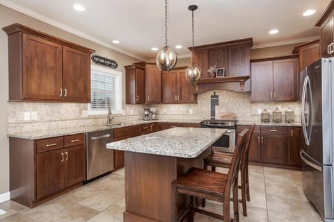 Tiny photo for 2110 Sinclair Court, Bloomington, IL 61704 (MLS # 12572293)