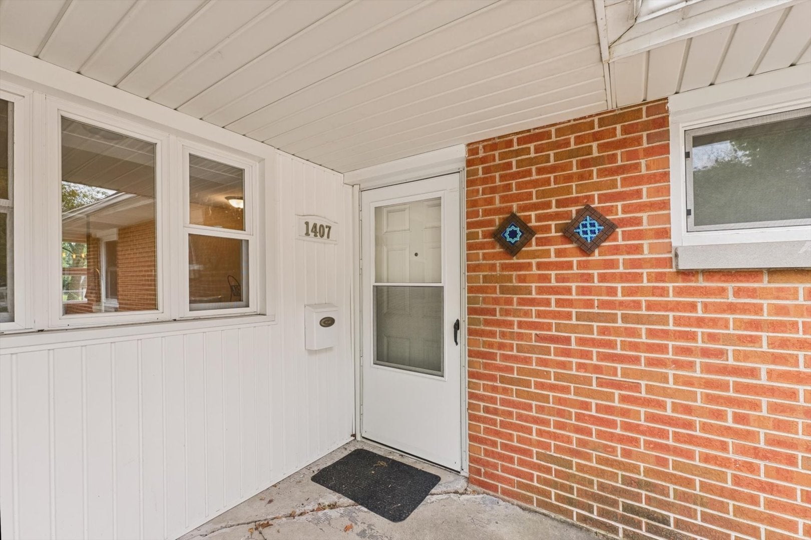1407 W John Street