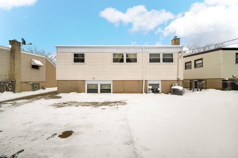 Tiny photo for 7934 W Park Avenue, Niles, IL 60714 (MLS # 12560384)