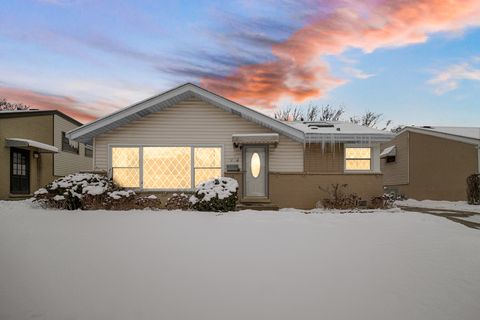 Tiny photo for 7934 W Park Avenue, Niles, IL 60714 (MLS # 12560384)