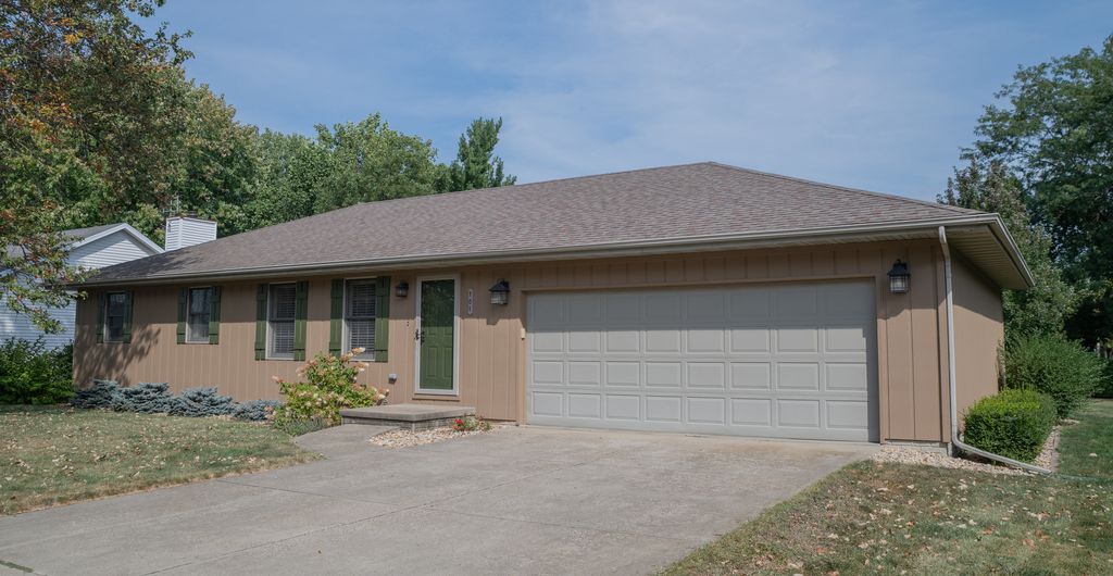 Photo for 701 Thomas Drive, Heyworth, IL 61745 (MLS # 12469282)