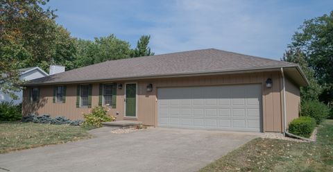 Photo of 701 Thomas Drive, Heyworth, IL 61745 (MLS # 12469282) Photo of 701 Thomas Drive, Heyworth, IL 61745 (MLS # 12469282)