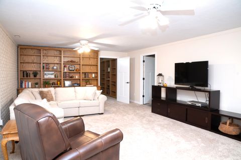 Tiny photo for 701 Thomas Drive, Heyworth, IL 61745 (MLS # 12469282)