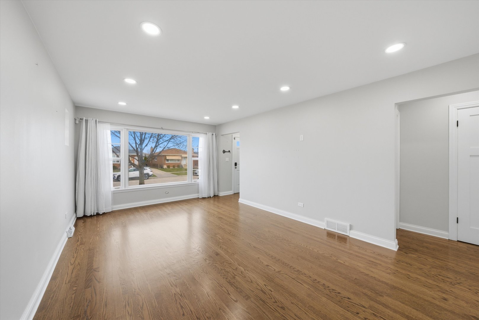 4312 N NOTTINGHAM Avenue