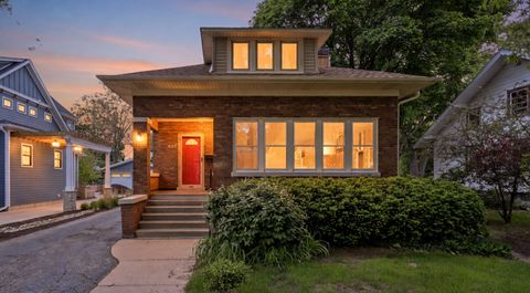 Tiny photo for 407 N Pine Avenue, Arlington Heights, IL 60004 (MLS # 12616750)