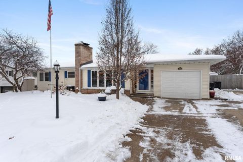 Photo of 2530 37TH Avenue, Rock Island, IL 61201 (MLS # QC4269788)