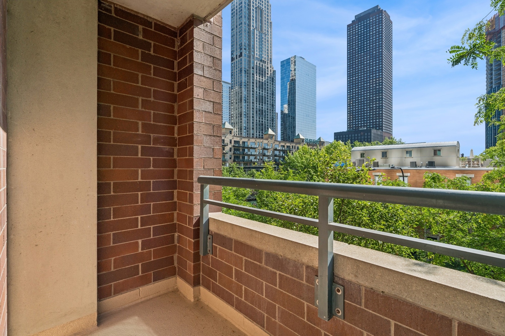 440 N Mcclurg Court 417