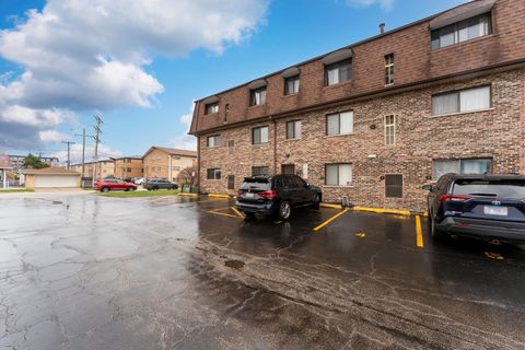 Tiny photo for 7632 W Lawrence Avenue #1A, Harwood Heights, IL 60706 (MLS # 12590660)