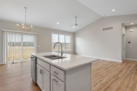 Tiny photo for 4 FRANK Court, Le Claire, IA 52753 (MLS # 12550232)