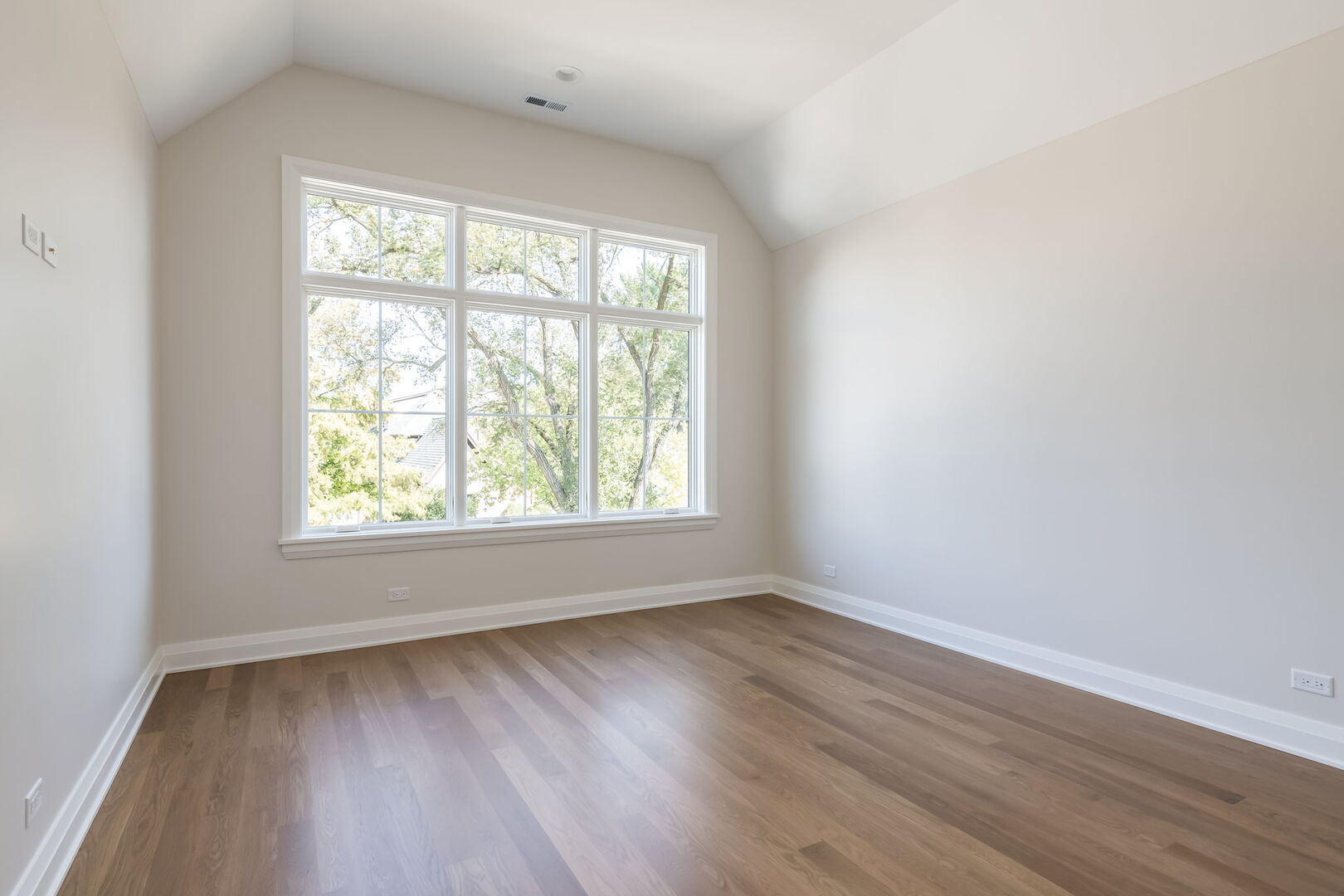 Elmhurst, Illinois 60126, United States, 5 Bedrooms Bedrooms, ,5 BathroomsBathrooms,Residential,Active,211765