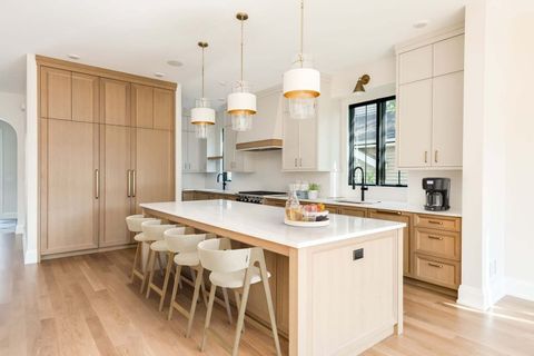 Tiny photo for 900 S Colfax Avenue, Elmhurst, IL 60126 (MLS # 12474297)