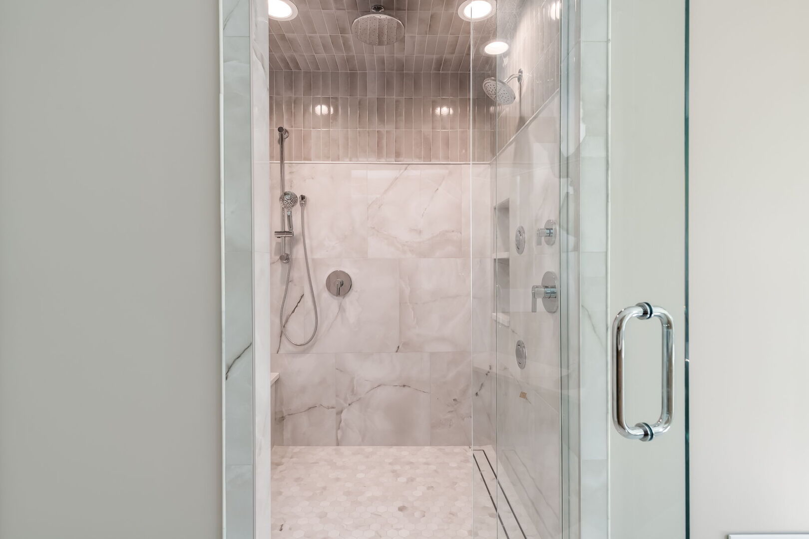 Elmhurst, Illinois 60126, United States, 5 Bedrooms Bedrooms, ,5 BathroomsBathrooms,Residential,Active,211765