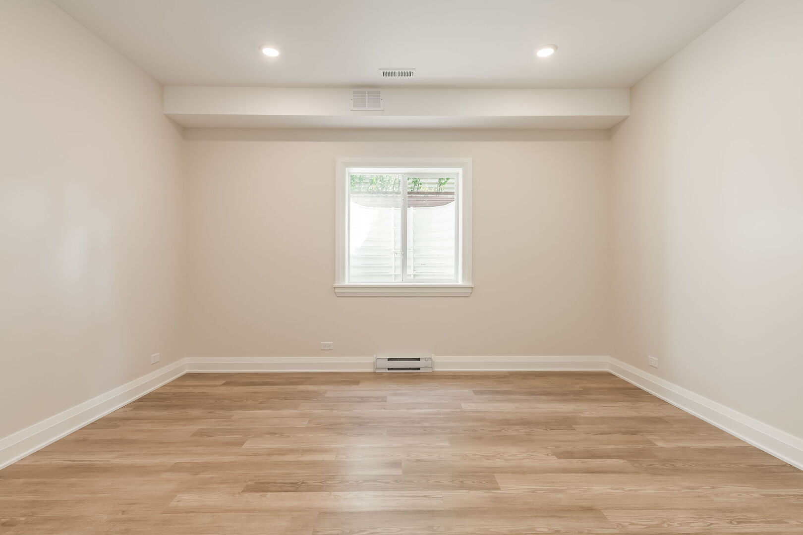 Elmhurst, Illinois 60126, United States, 5 Bedrooms Bedrooms, ,5 BathroomsBathrooms,Residential,Active,211765