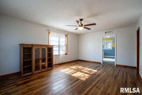 Tiny photo for 913 S 12TH Street, Herrin, IL 62948 (MLS # QC4269062)