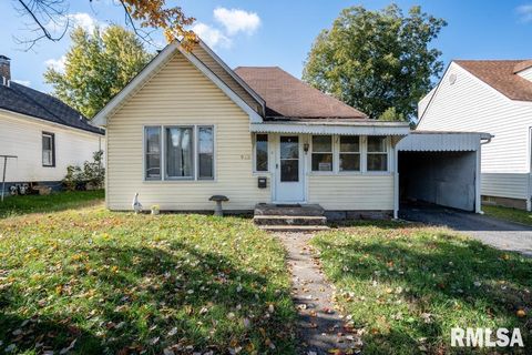 Photo of 913 S 12TH Street, Herrin, IL 62948 (MLS # QC4269062)