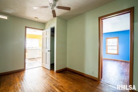 Tiny photo for 913 S 12TH Street, Herrin, IL 62948 (MLS # QC4269062)