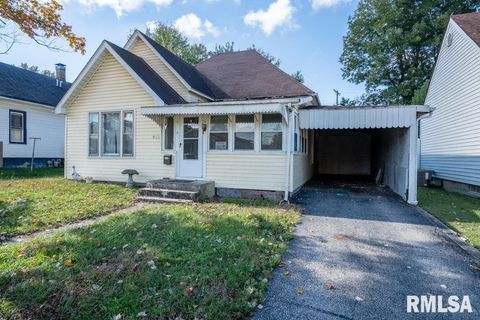Tiny photo for 913 S 12TH Street, Herrin, IL 62948 (MLS # QC4269062)