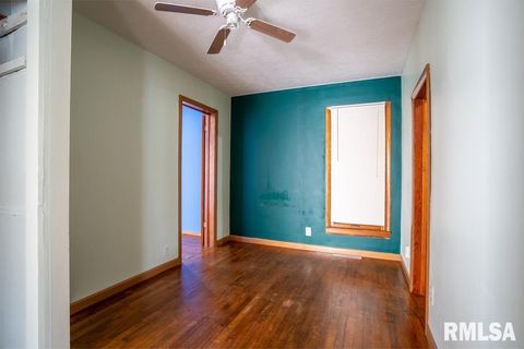 Tiny photo for 913 S 12TH Street, Herrin, IL 62948 (MLS # QC4269062)