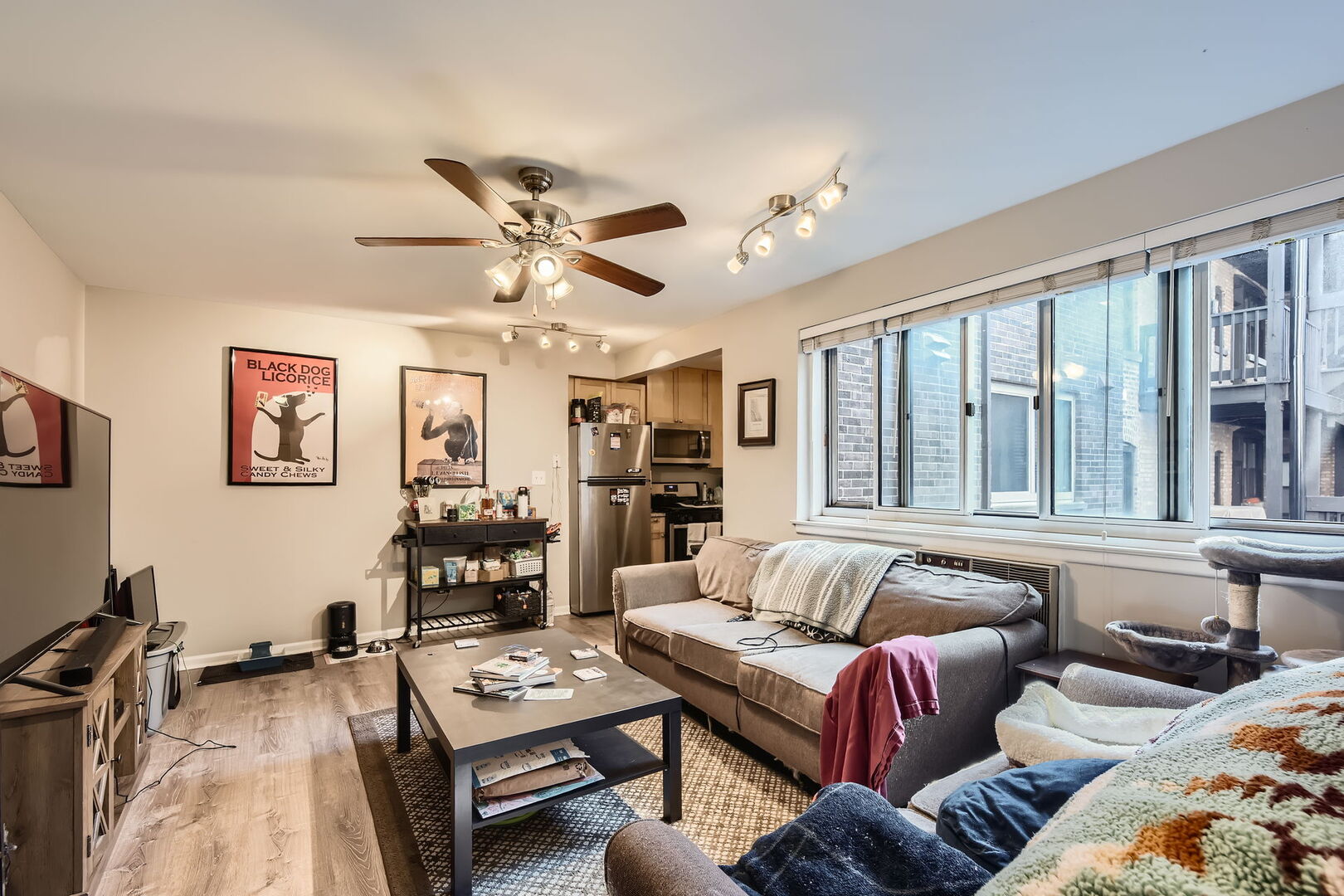 644 W Arlington Place 2J