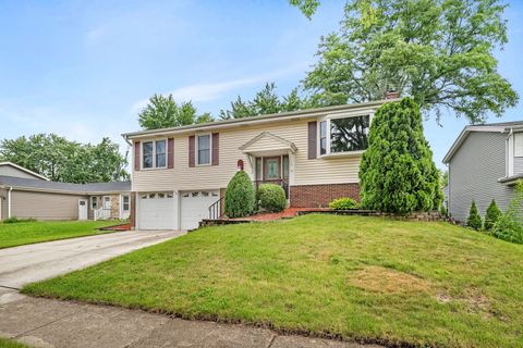 Photo of 534 Cottonwood Circle, Bolingbrook, IL 60440 (MLS # 12451893) Photo of 534 Cottonwood Circle, Bolingbrook, IL 60440 (MLS # 12451893)