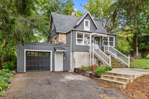 Tiny photo for 148 Wildwood Road, Algonquin, IL 60102 (MLS # 12463254)