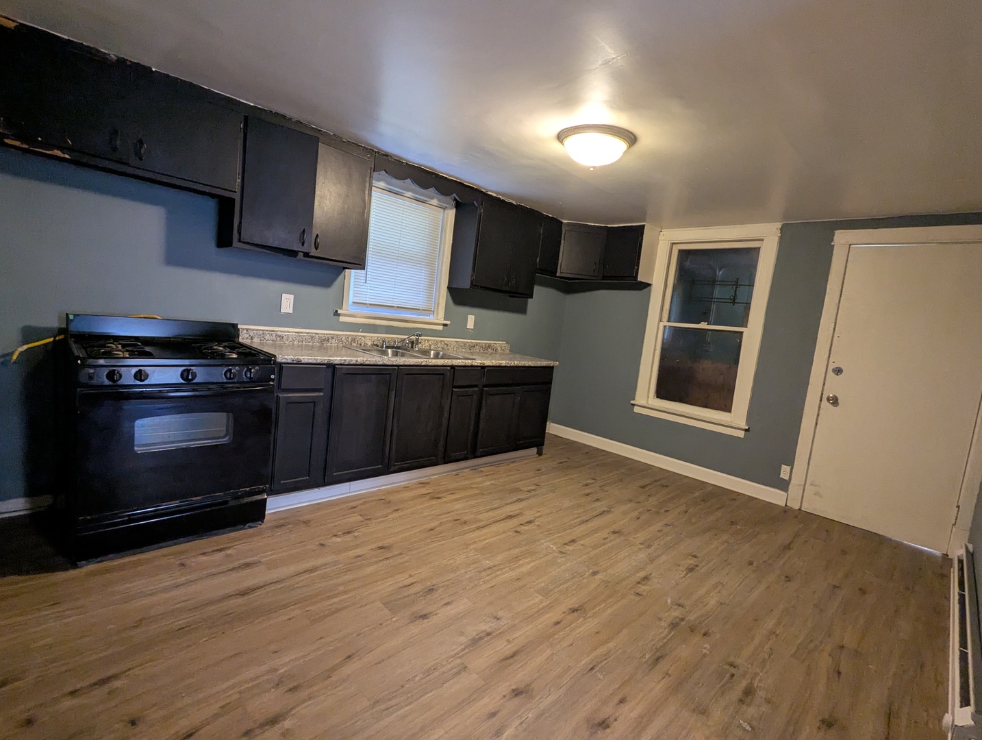 8444 S Escanaba Avenue