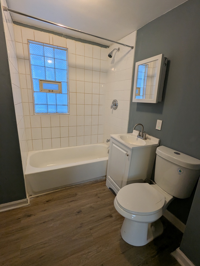 8444 S Escanaba Avenue