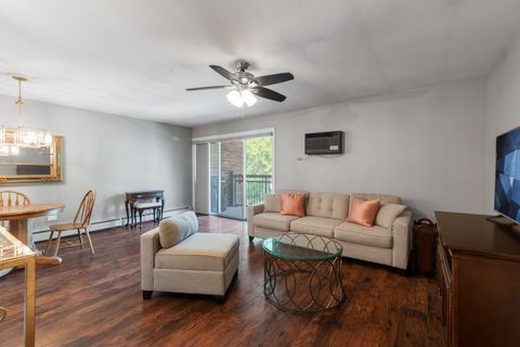 Tiny photo for 4133 Saratoga Avenue #B-220, Downers Grove, IL 60515 (MLS # 12453914)