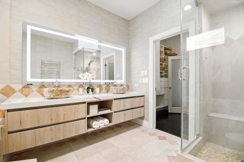 Tiny photo for 69 E Cedar Street, Chicago, IL 60611 (MLS # 12499549)