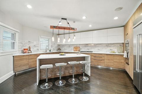 Tiny photo for 69 E Cedar Street, Chicago, IL 60611 (MLS # 12499549)