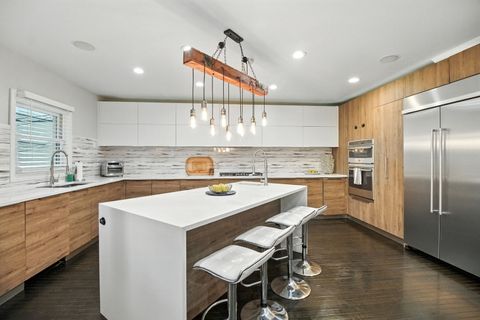 Tiny photo for 69 E Cedar Street, Chicago, IL 60611 (MLS # 12499549)