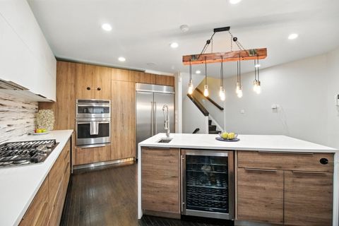 Tiny photo for 69 E Cedar Street, Chicago, IL 60611 (MLS # 12499549)