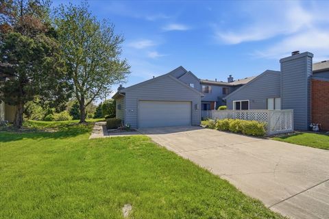 Tiny photo for 2 Sun Pointe Court #2A, Bloomington, IL 61704 (MLS # 12618854)
