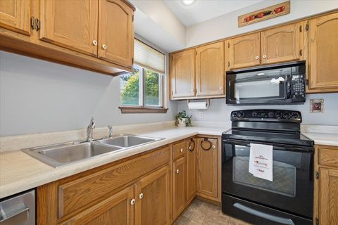 Tiny photo for 2 Sun Pointe Court #2A, Bloomington, IL 61704 (MLS # 12618854)
