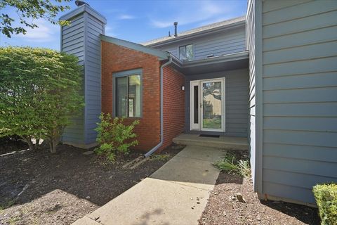 Tiny photo for 2 Sun Pointe Court #2A, Bloomington, IL 61704 (MLS # 12618854)