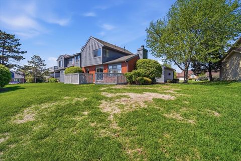 Tiny photo for 2 Sun Pointe Court #2A, Bloomington, IL 61704 (MLS # 12618854)