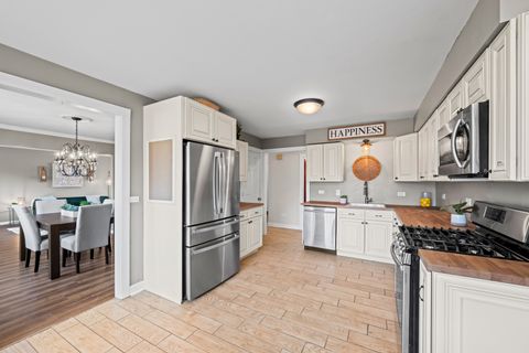 Tiny photo for 1320 N Douglas Avenue, Arlington Heights, IL 60004 (MLS # 12582071)