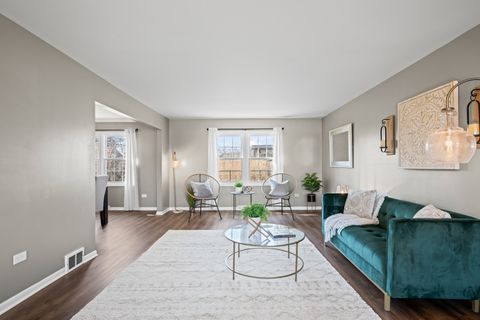 Tiny photo for 1320 N Douglas Avenue, Arlington Heights, IL 60004 (MLS # 12582071)