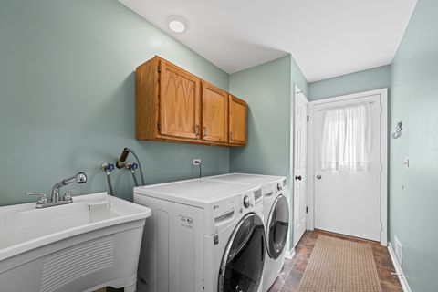 Tiny photo for 1320 N Douglas Avenue, Arlington Heights, IL 60004 (MLS # 12582071)