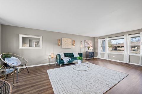 Tiny photo for 1320 N Douglas Avenue, Arlington Heights, IL 60004 (MLS # 12582071)