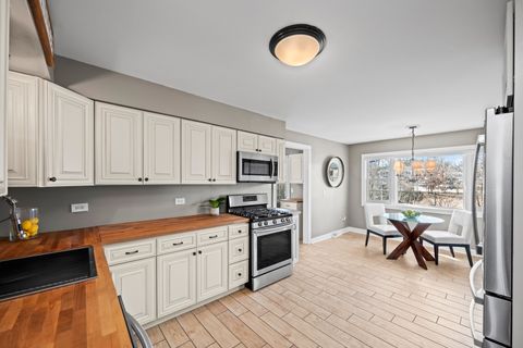 Tiny photo for 1320 N Douglas Avenue, Arlington Heights, IL 60004 (MLS # 12582071)