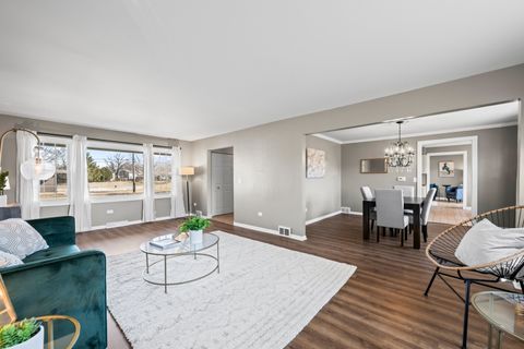 Tiny photo for 1320 N Douglas Avenue, Arlington Heights, IL 60004 (MLS # 12582071)