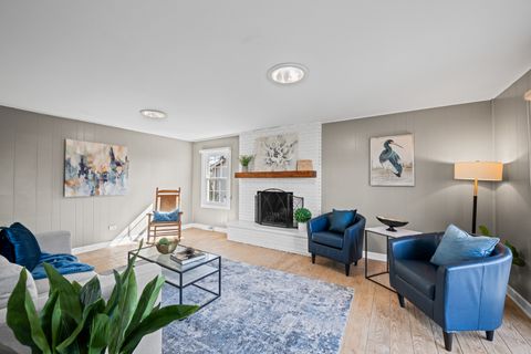 Tiny photo for 1320 N Douglas Avenue, Arlington Heights, IL 60004 (MLS # 12582071)