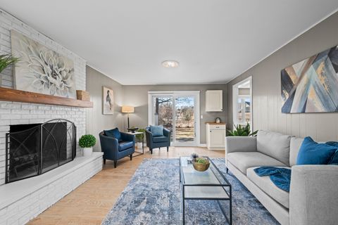 Tiny photo for 1320 N Douglas Avenue, Arlington Heights, IL 60004 (MLS # 12582071)