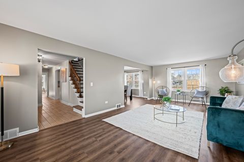 Tiny photo for 1320 N Douglas Avenue, Arlington Heights, IL 60004 (MLS # 12582071)